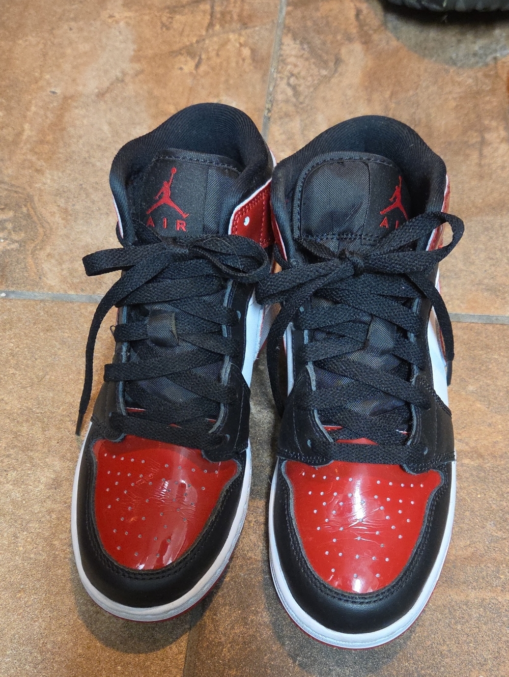 GRADE-SCHOOL AIR JORDAN 1 MID SEMen – Black/Varsity Red-white